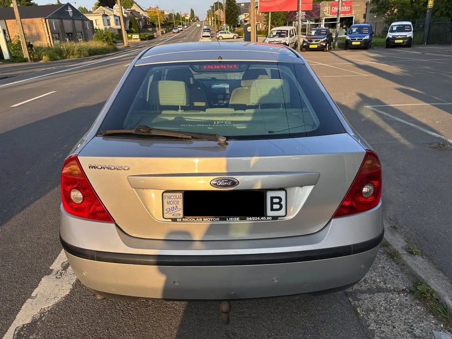 Ford Mondeo 1.8i Ghia Executive Argent - 2