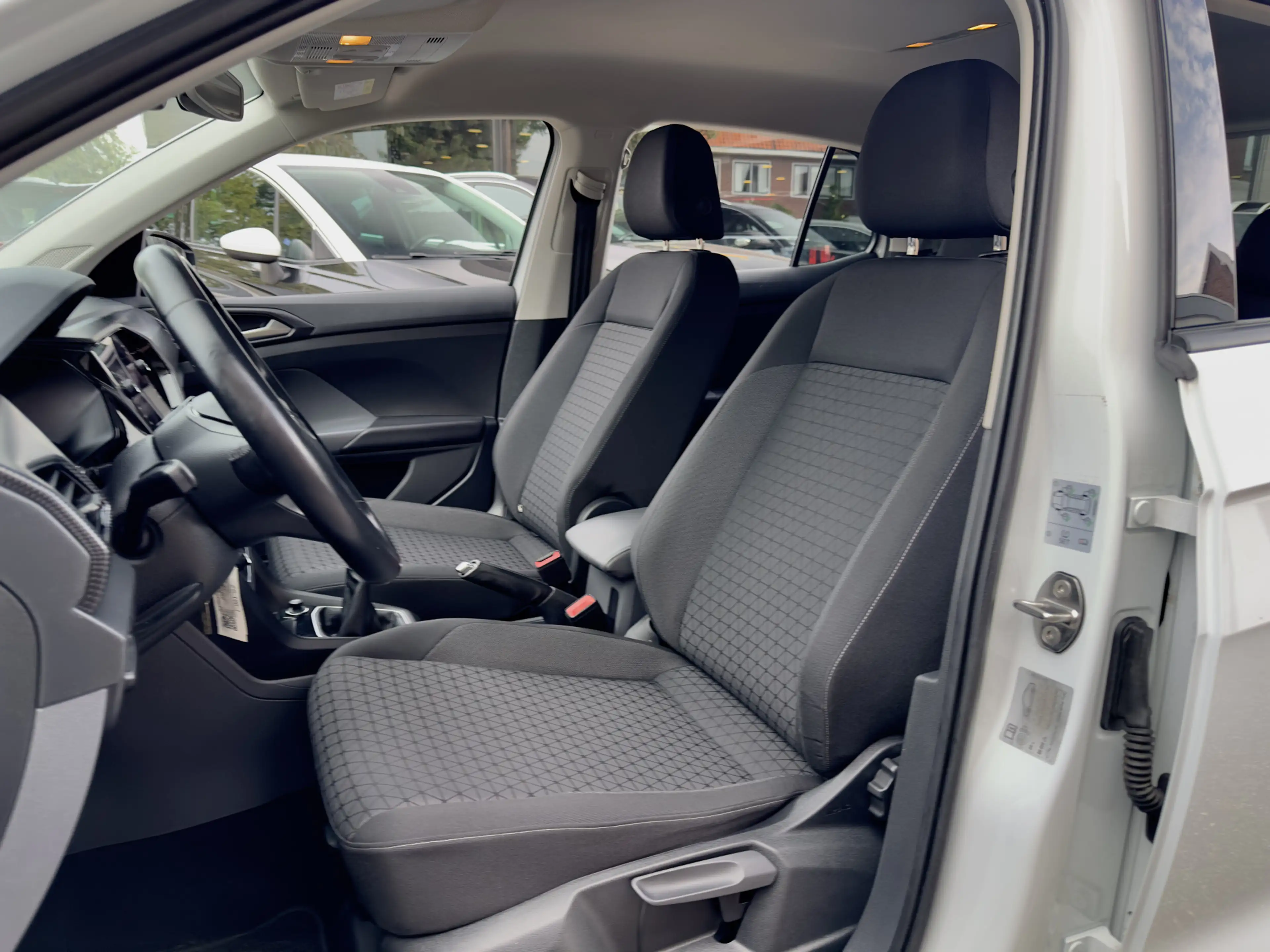 Volkswagen T-Cross 1.0 TSI LIFE NAVI APPLE-CARPLAY LED LMV PDC — photo 13