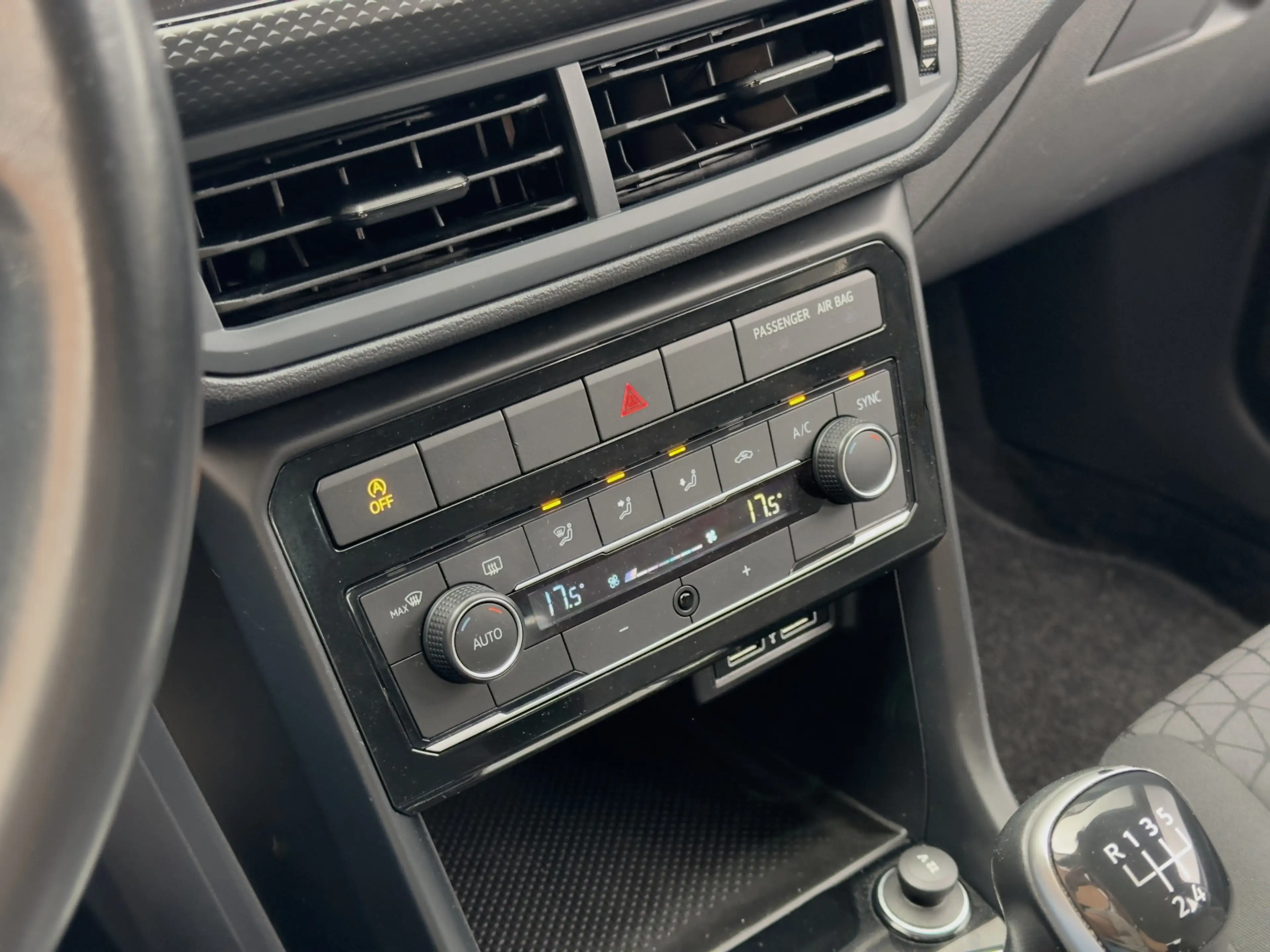 Volkswagen T-Cross 1.0 TSI LIFE NAVI APPLE-CARPLAY LED LMV PDC — photo 9
