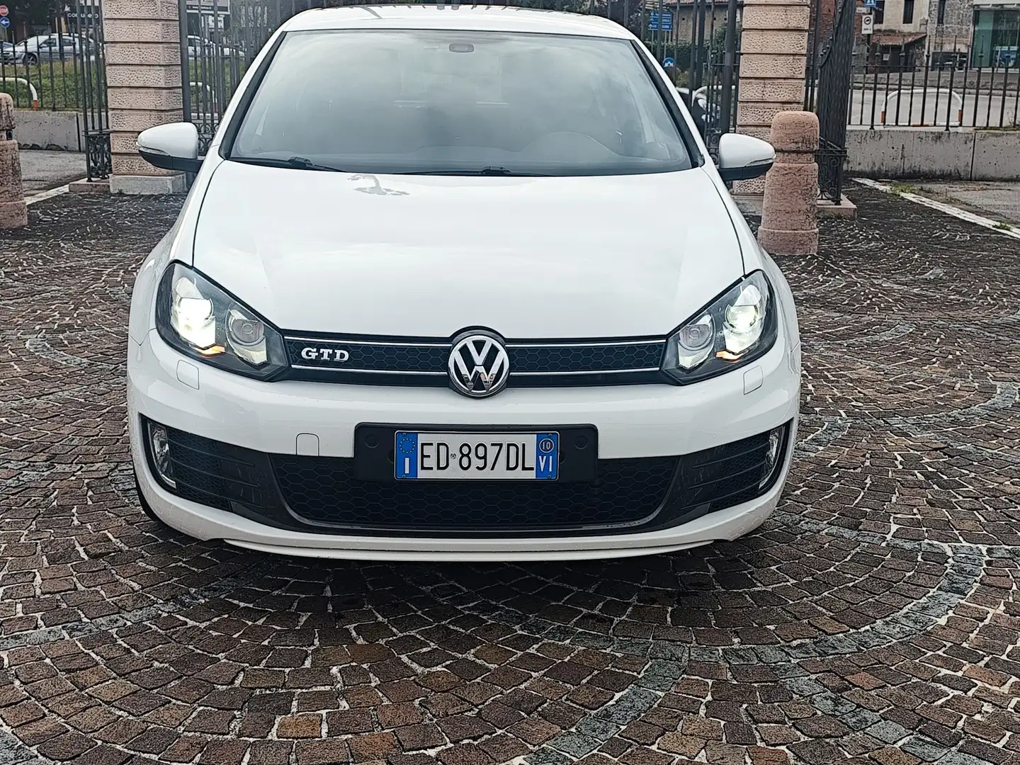 Volkswagen Golf GTD - 1