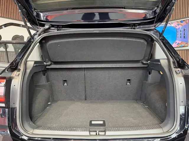 Volkswagen T-Cross view 18