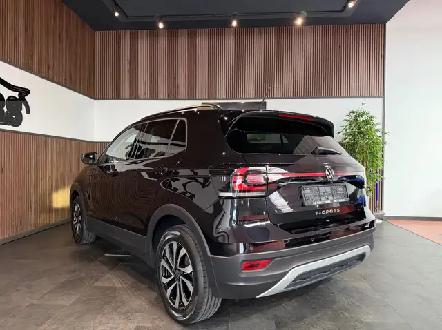 Volkswagen T-Cross view 4
