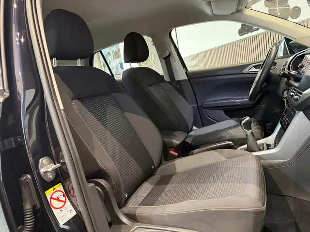 Volkswagen T-Cross view 9
