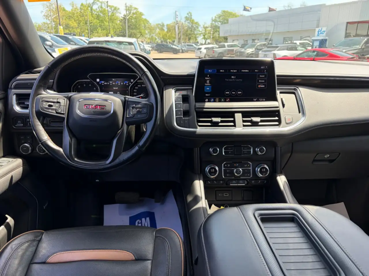 GMC Yukon снимка GMC Yukon