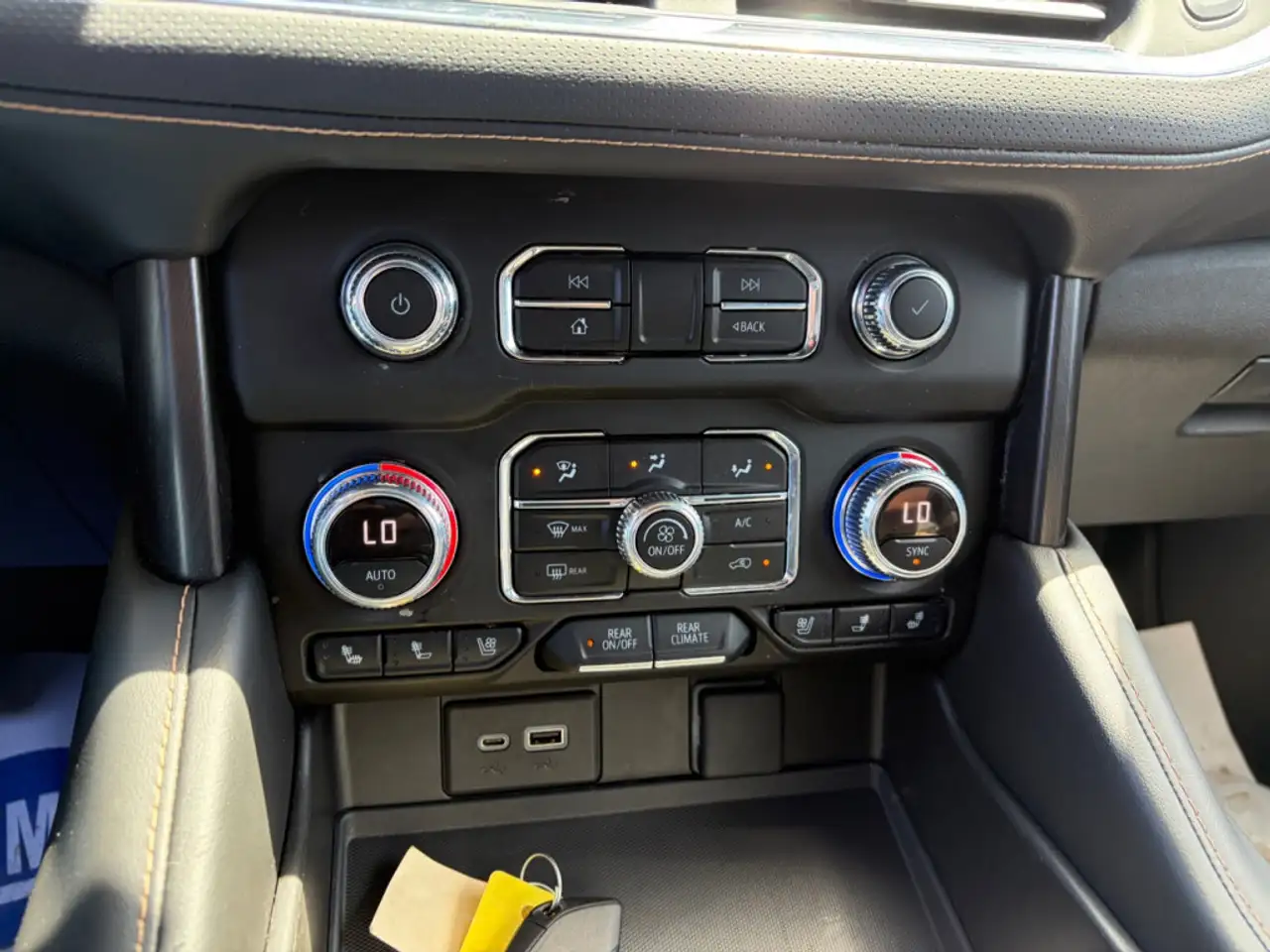 GMC Yukon снимка GMC Yukon