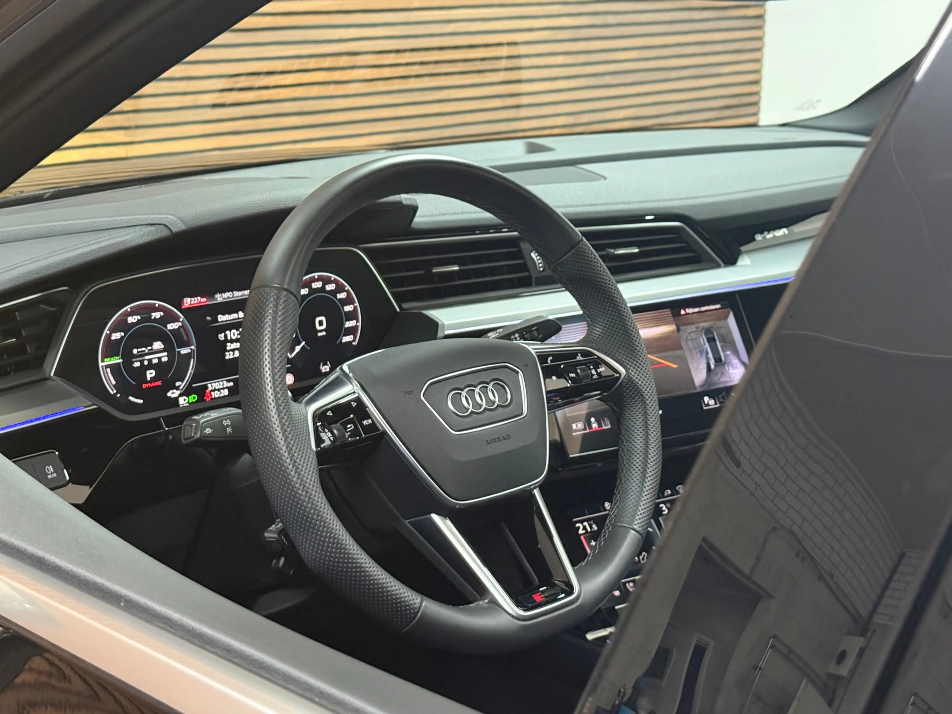 Audi Q8 e-tron Sportback 50 quattro S Edition 95 kWh | Pano | B&O — photo 2