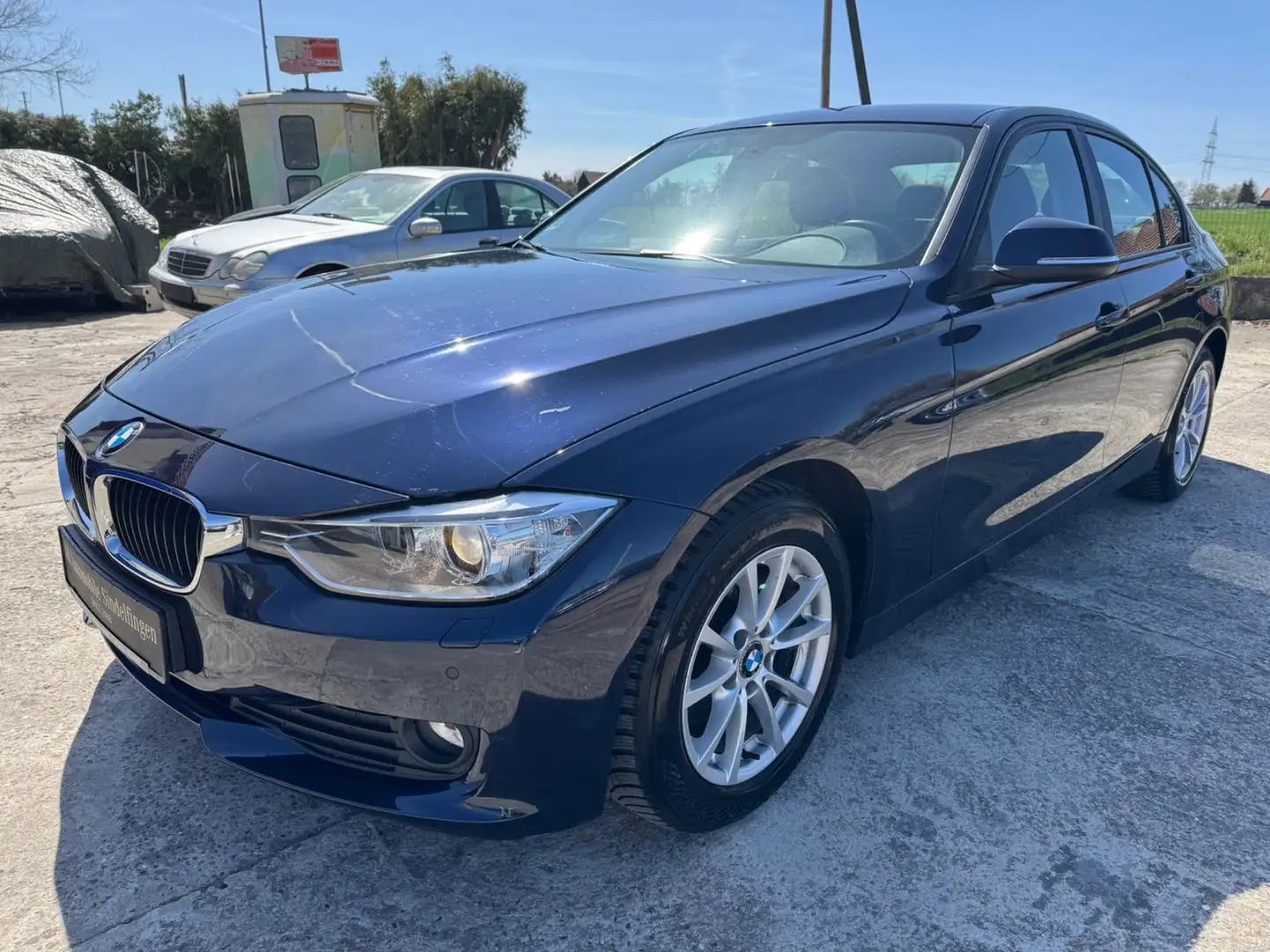 BMW 320 Lim. 320 d*AUT*NAVI*XEN*PDC* Blau - 1