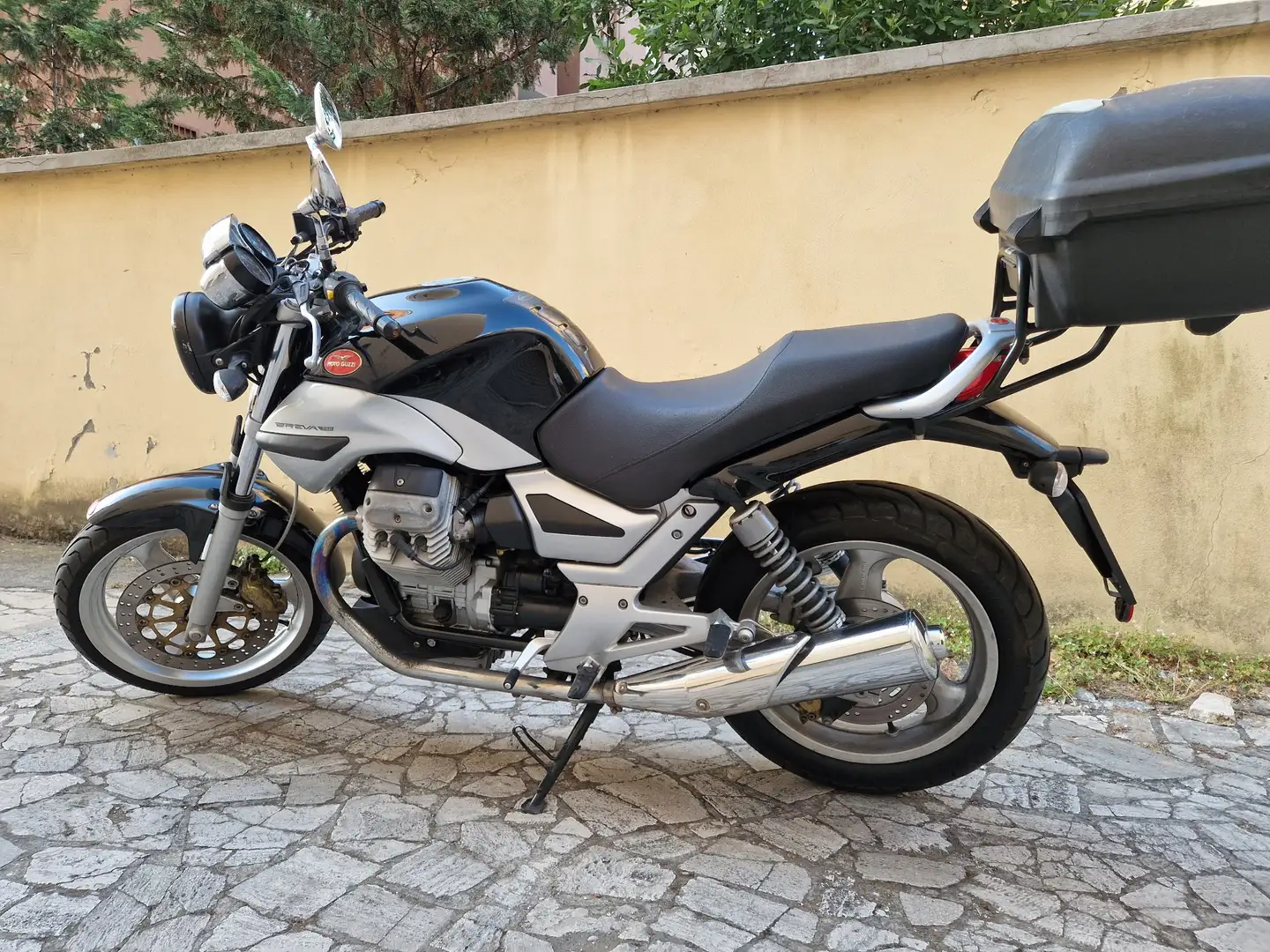 Moto Guzzi Breva 750 Negro - 2