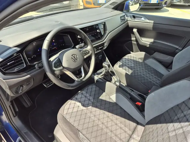 Volkswagen Polo view 4