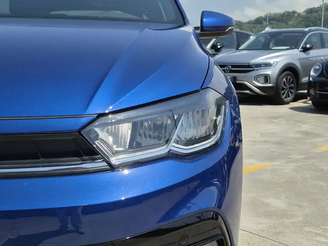 Volkswagen Polo view 11