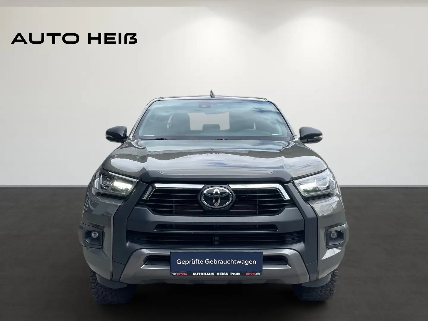 Toyota Hilux DC 2,8 Aut. Invincible 4x4 JBL Braun - 2