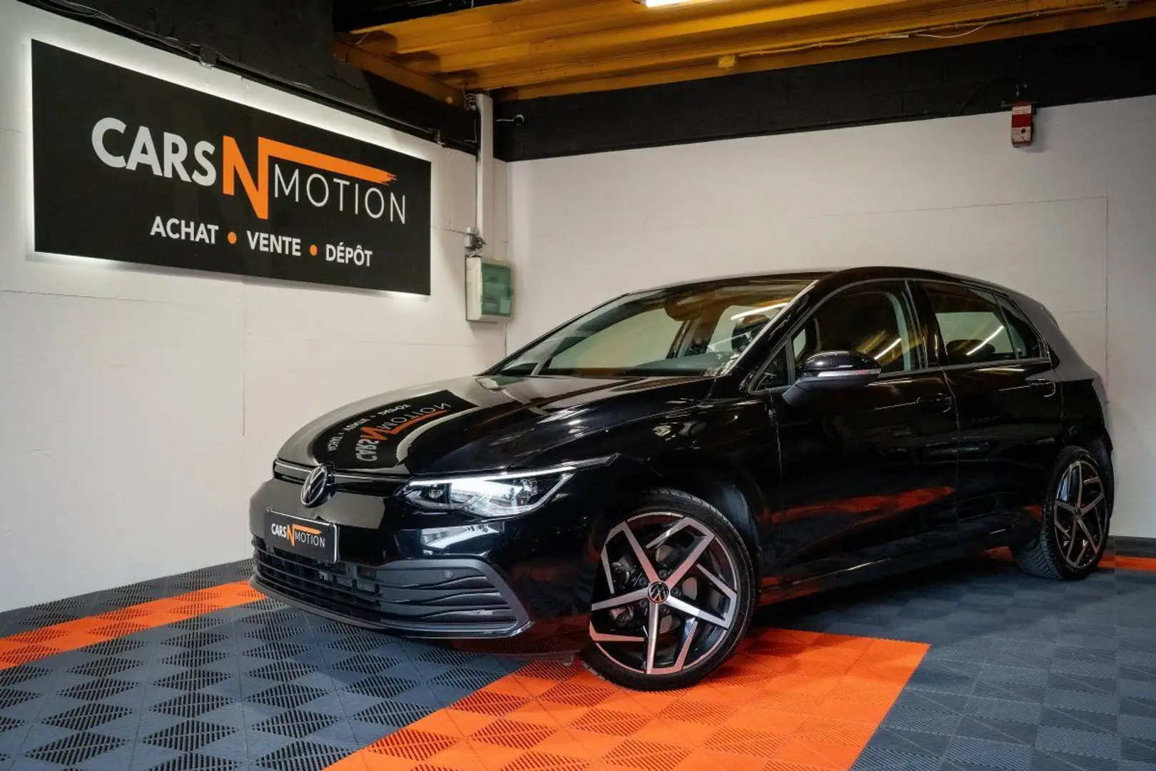 Volkswagen Golf 1.0 eTSI 110ch Life 1st - Caméra Feux LED Jantes 1 Noir - 1