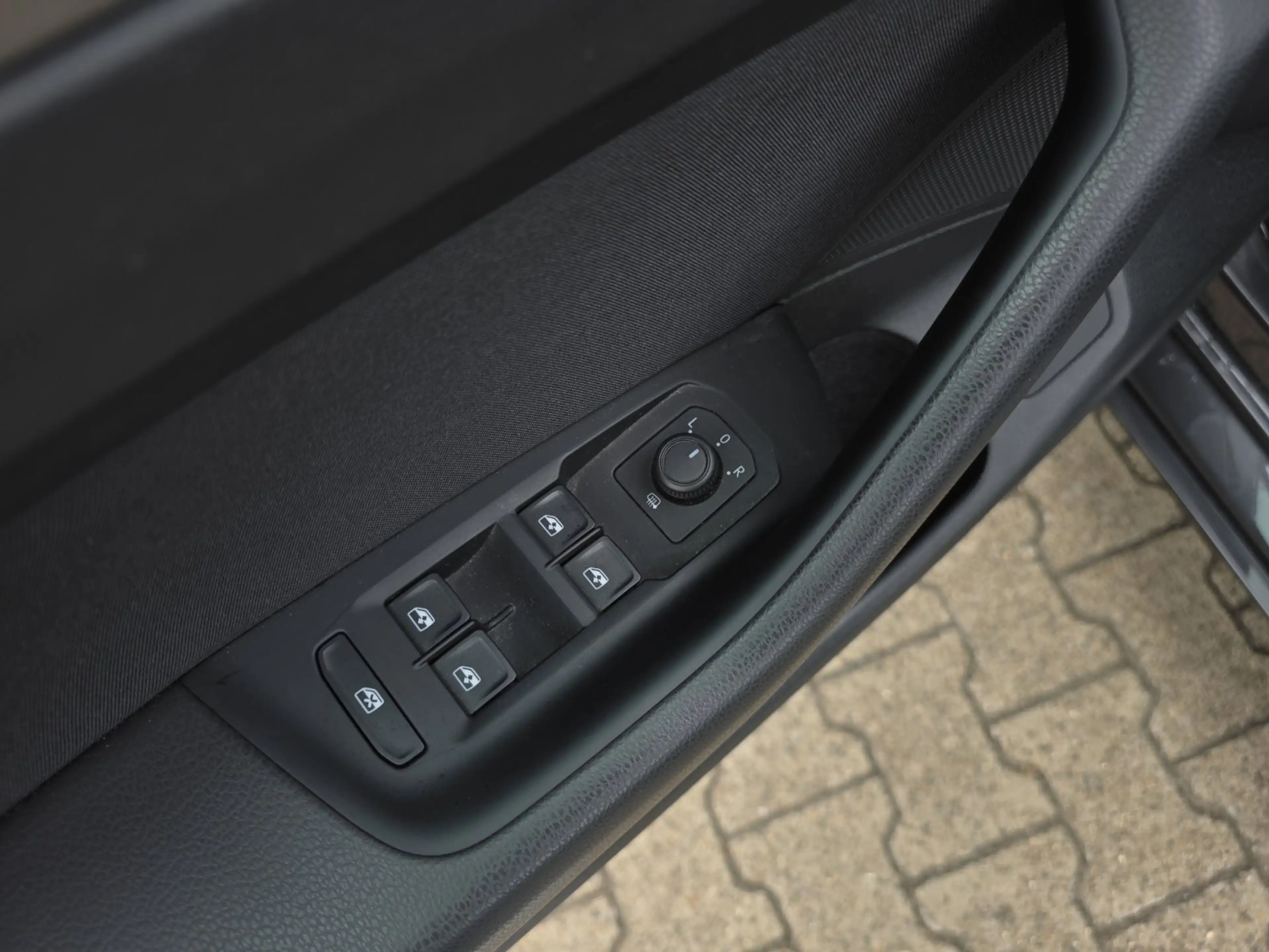 Volkswagen Passat Variant 2.0 TDI DSG NAVI/AHK/LED/KAMERA — photo 11
