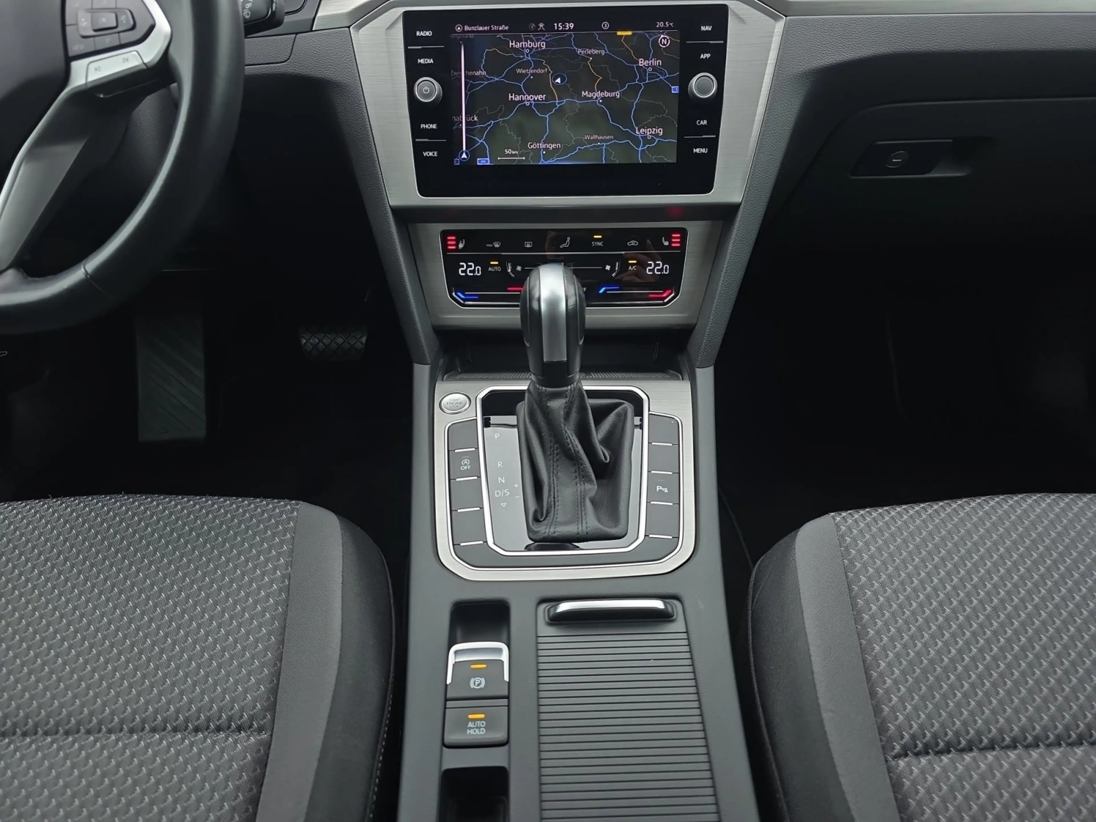 Volkswagen Passat Variant 2.0 TDI DSG NAVI/AHK/LED/KAMERA — photo 15
