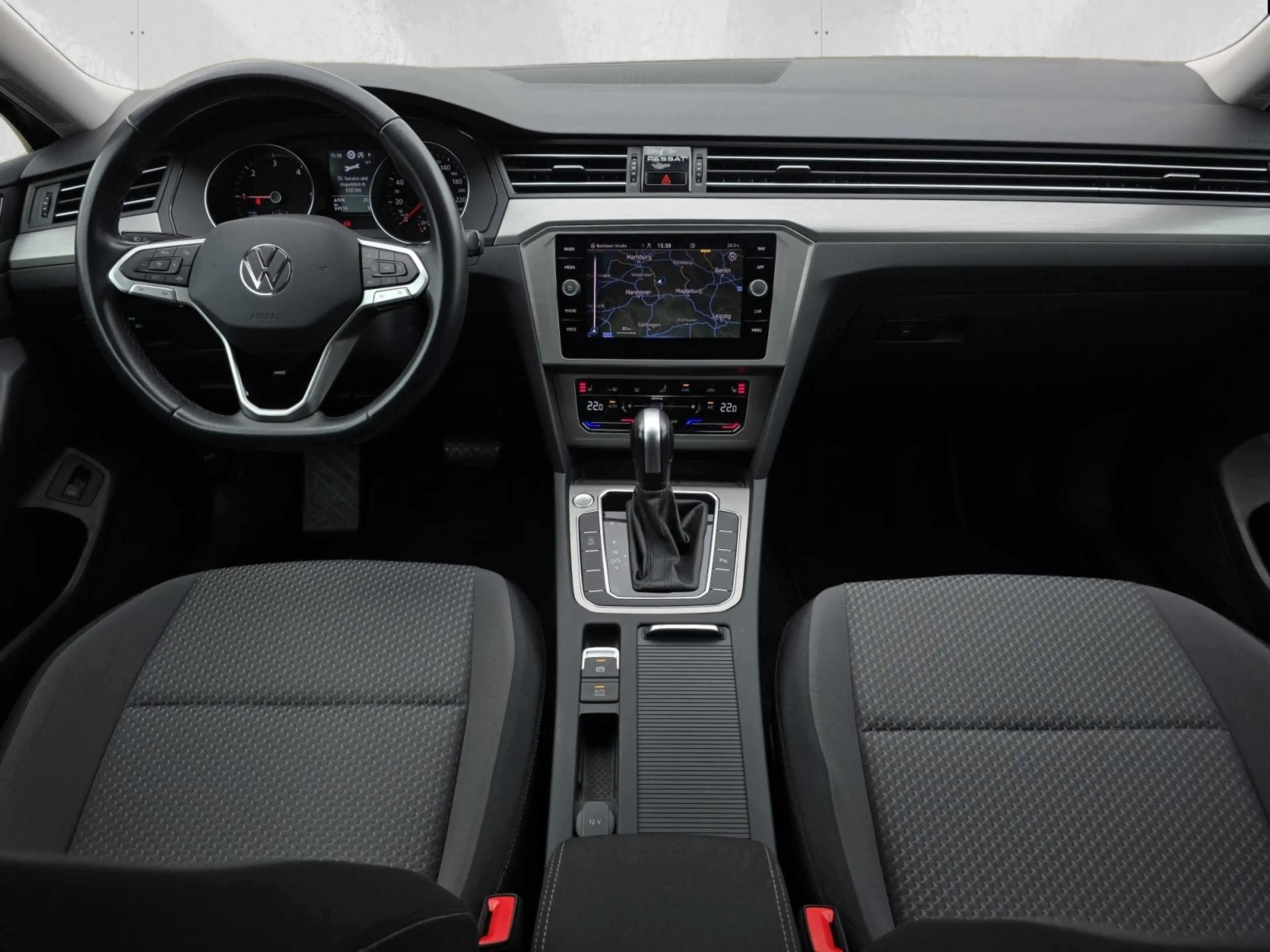 Volkswagen Passat Variant 2.0 TDI DSG NAVI/AHK/LED/KAMERA — photo 12