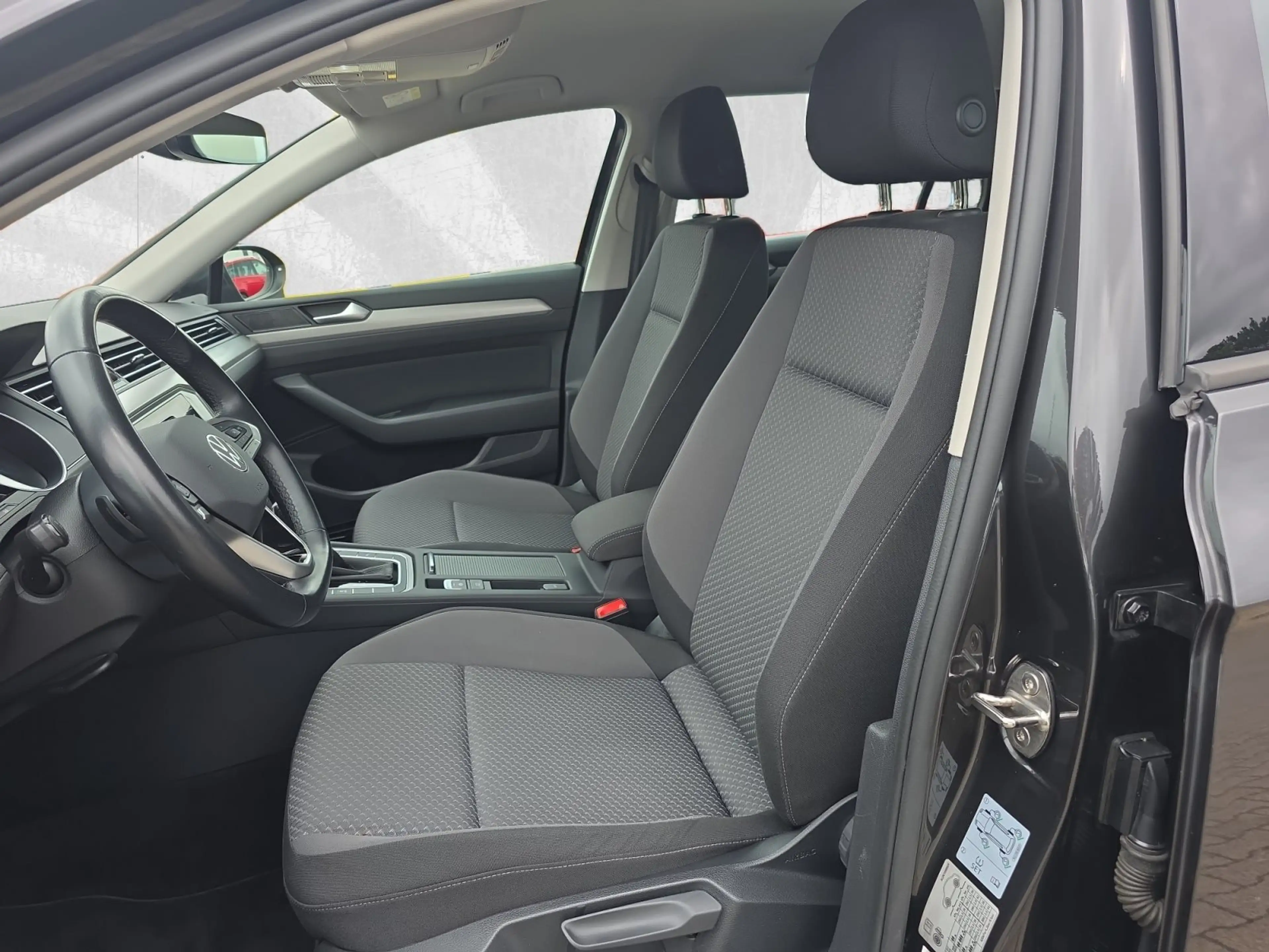 Volkswagen Passat Variant 2.0 TDI DSG NAVI/AHK/LED/KAMERA — photo 10