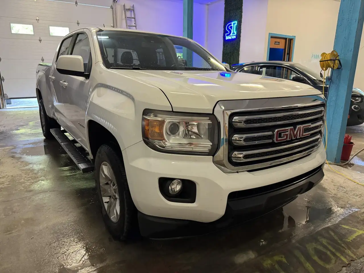 GMC Canyon photo GMC Canyon