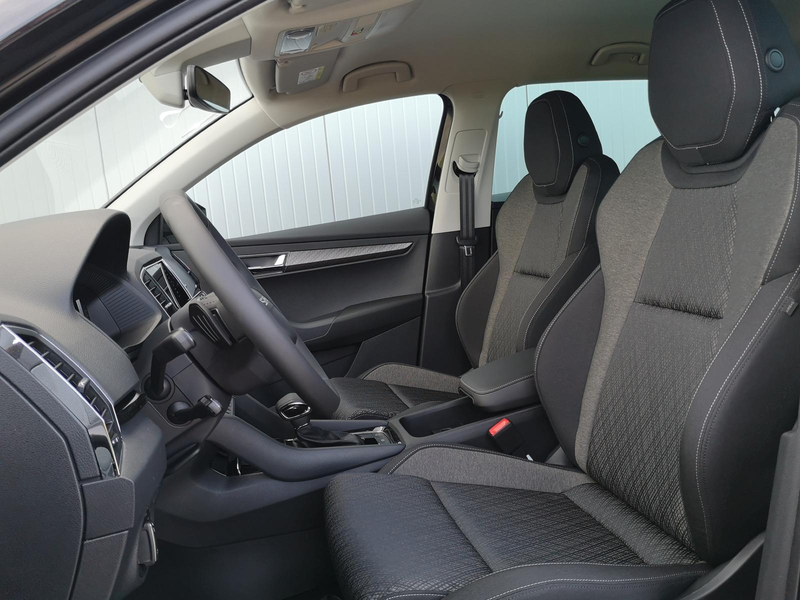 Skoda Karoq Selection 2.0 TDI DSG 4x4 GV5 AHK Navi ACC 110 ... — photo 8