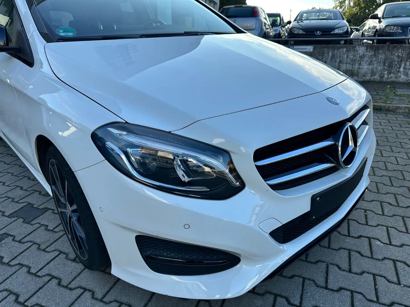 Mercedes-Benz B 180 1.6 * TÜV Neu * Navi * Weiß - 1