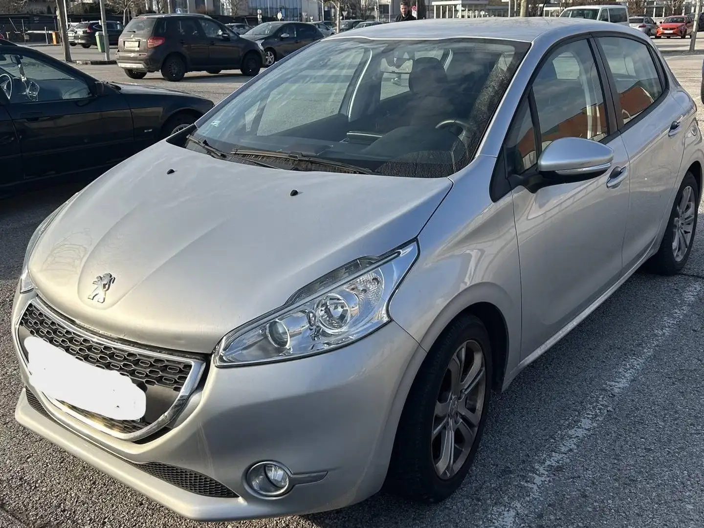 Peugeot 208 208 Active 1,2 VTi 82 Active Silber - 1
