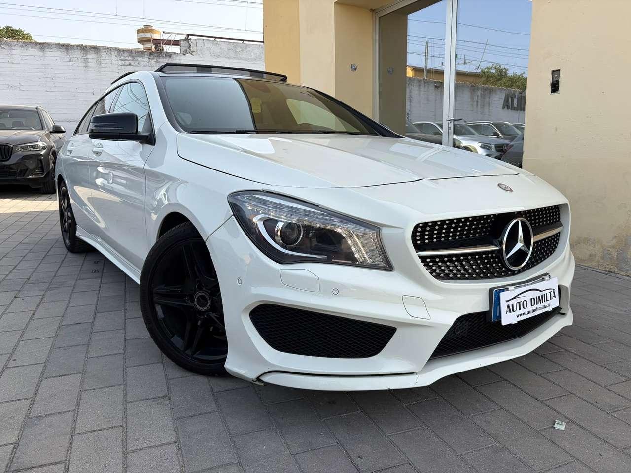 Mercedes-Benz CLA 200 d Premium Dark Night auto