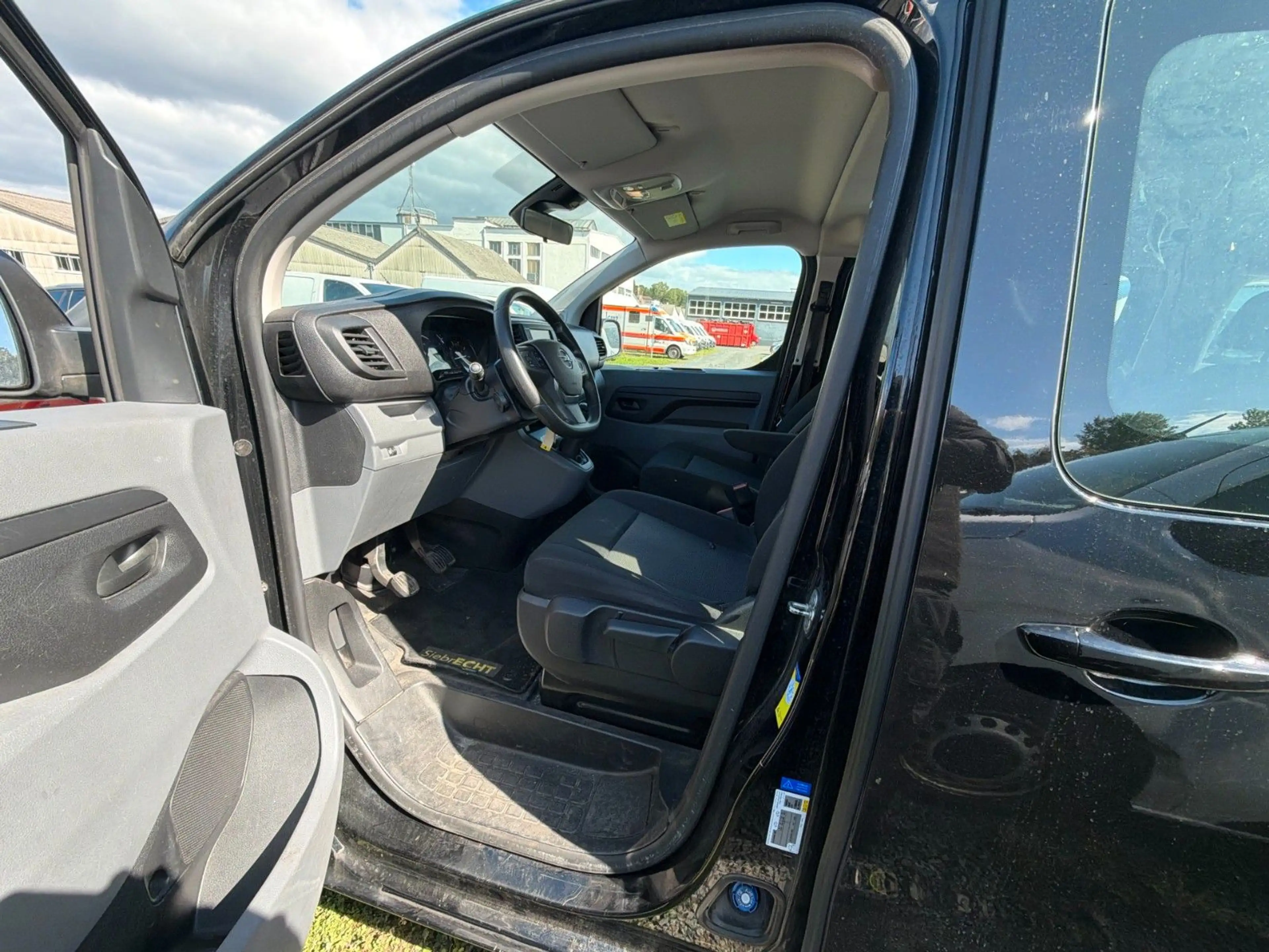 Opel Zafira Life 1.5 CDTI L2 Klima Nav 7 Sitze 1.Hand — photo 6