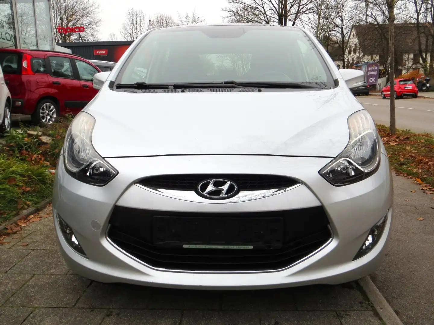 Hyundai iX20 Panorama*AHK*96.150km Silber - 2