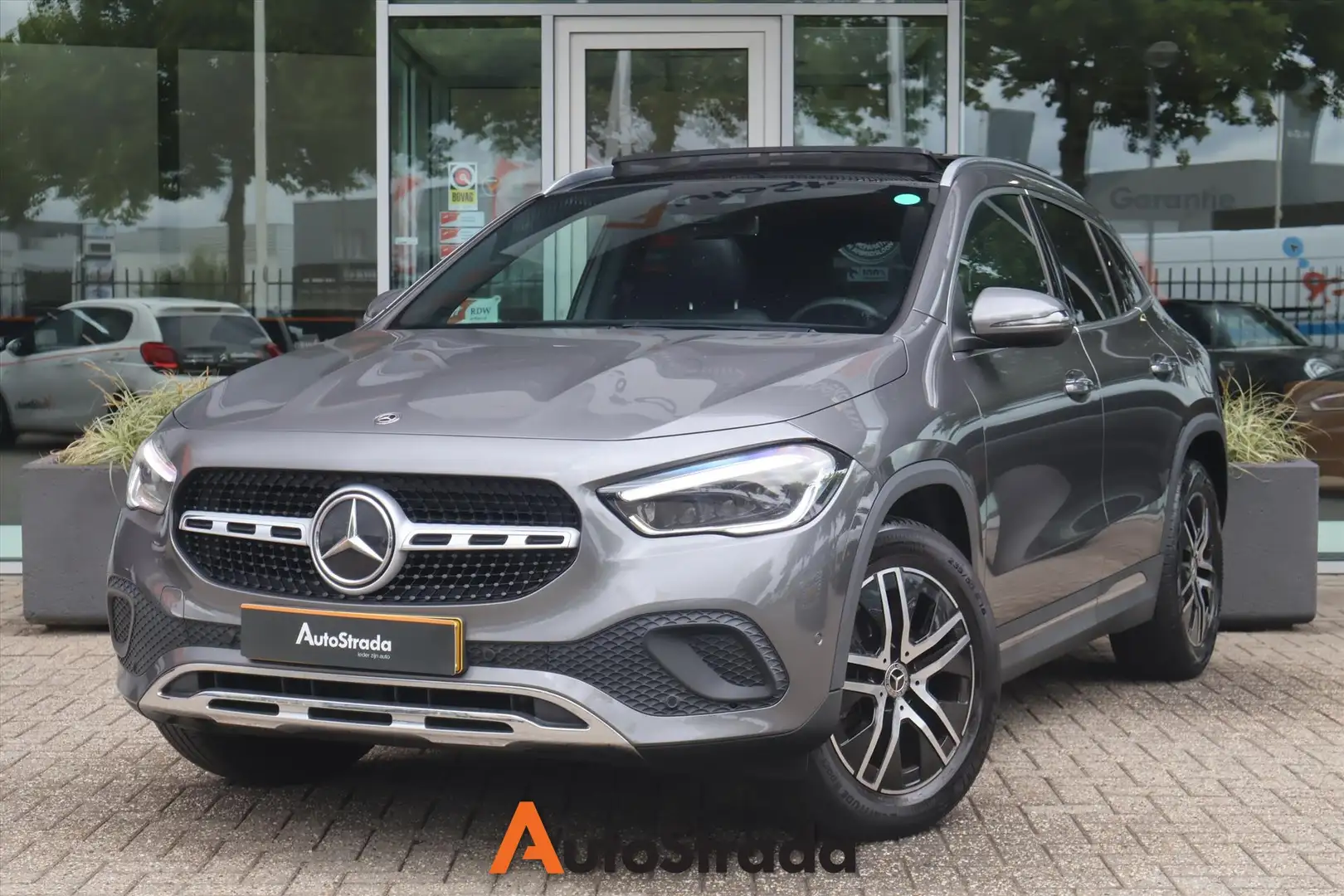 Mercedes-Benz GLA 200 Business Solution 163pk | Camera | Sfeer | Memory Grijs - 1