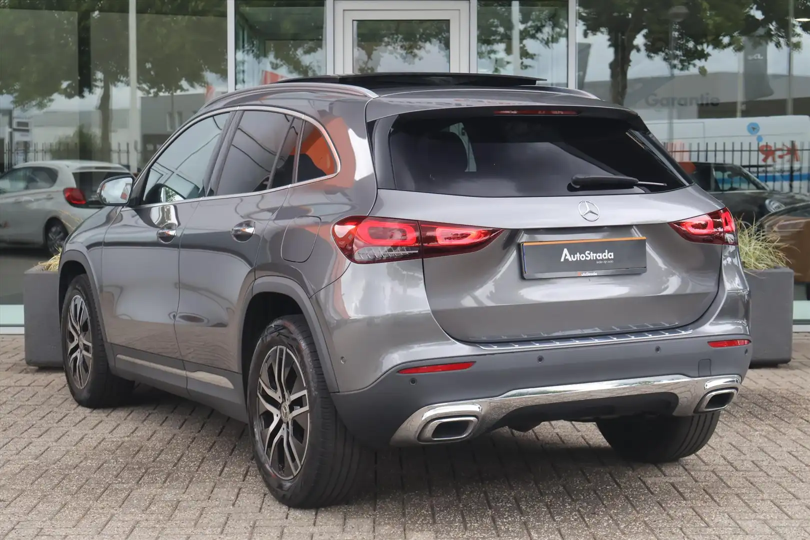 Mercedes-Benz GLA 200 Business Solution 163pk | Camera | Sfeer | Memory Grijs - 2