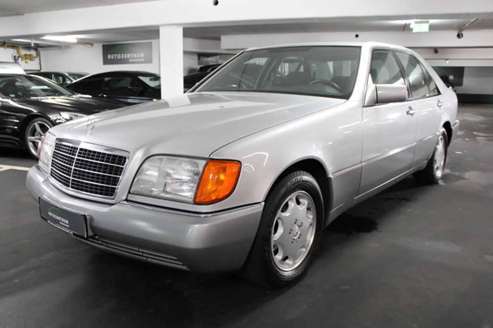Mercedes-Benz S 320 Schiebedach/Klima/ABS/1.Hand/MB-Scheckheft Серебристый - 2