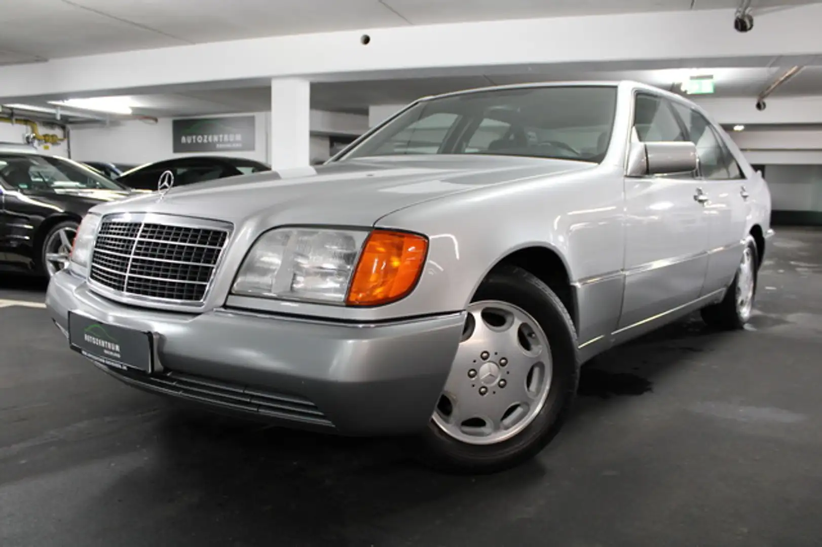 Mercedes-Benz S 320 Schiebedach/Klima/ABS/1.Hand/MB-Scheckheft Серебристый - 1