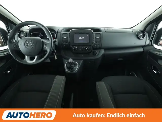 Opel Vivaro view 12