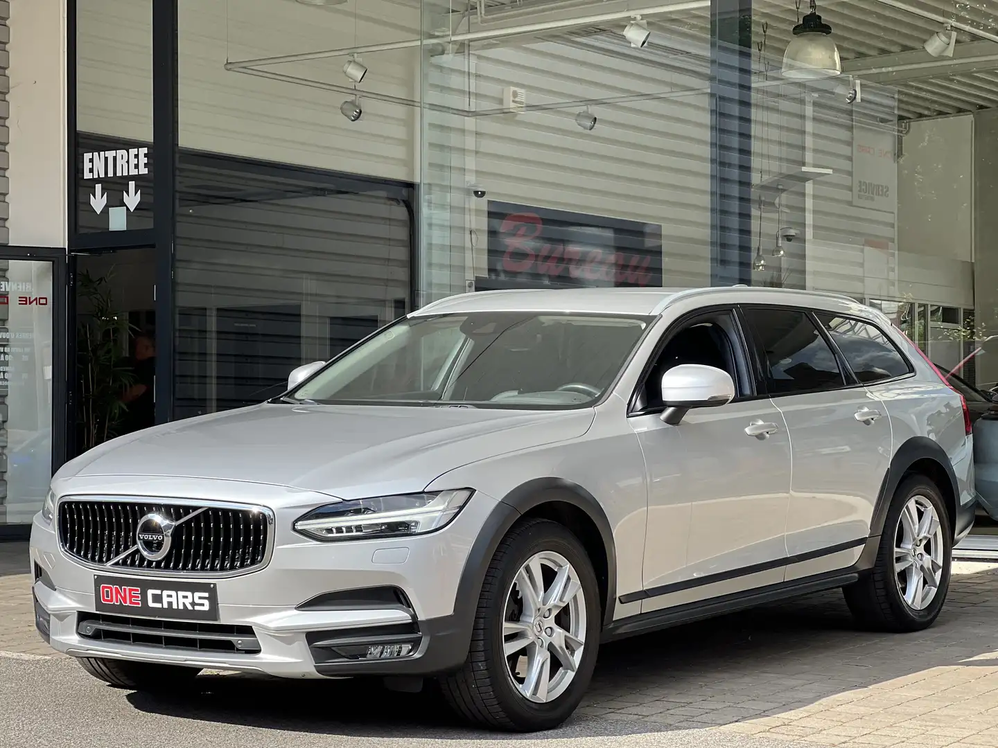Volvo V90 Cross Country 2.0 D4 AWD Geartronic BIXENON-CAMERA-CARPLAY-CUIR Zilver - 1