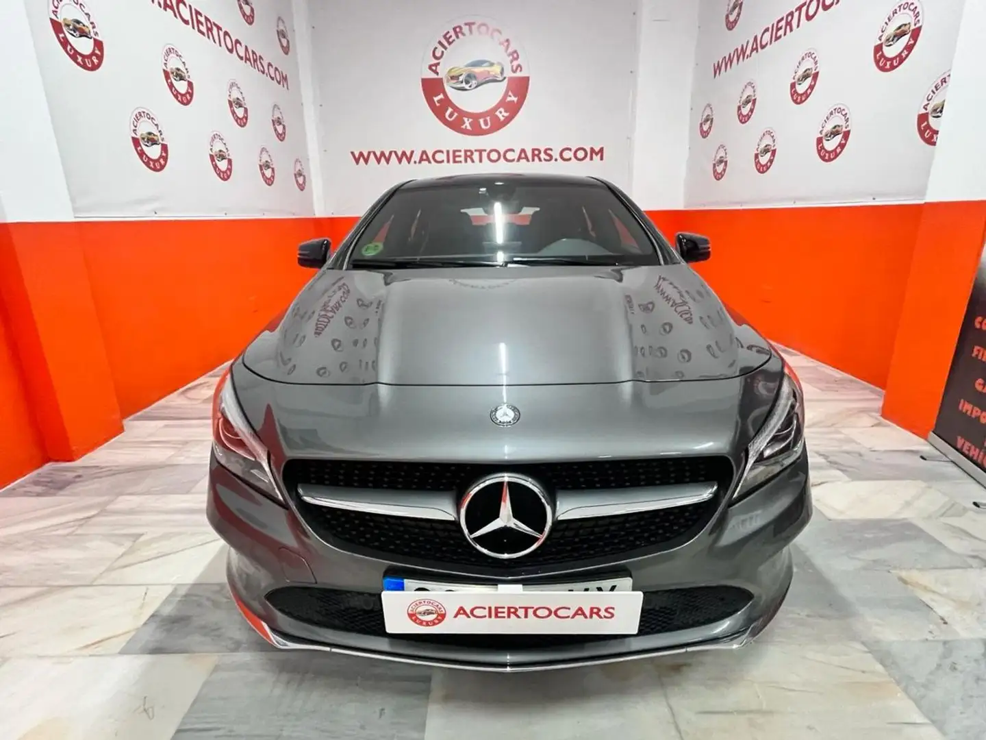 Mercedes-Benz CLA 220 Shooting Brake 220d 7G-DCT Gris - 2