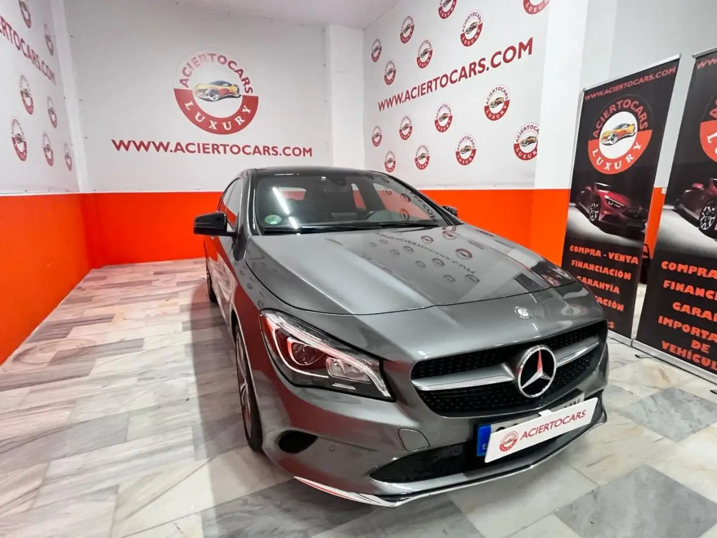 Mercedes-Benz CLA 220 Shooting Brake 220d 7G-DCT Gris - 1