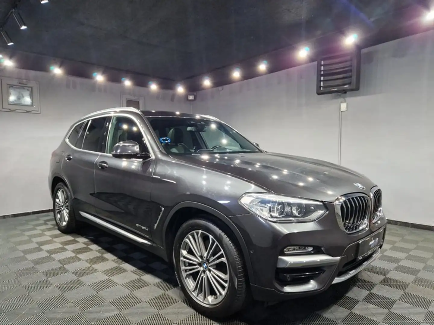 BMW X3 xDrive 20d Luxury Line|AUTOM|PANO|LEDER|LED|NAVI Grau - 2