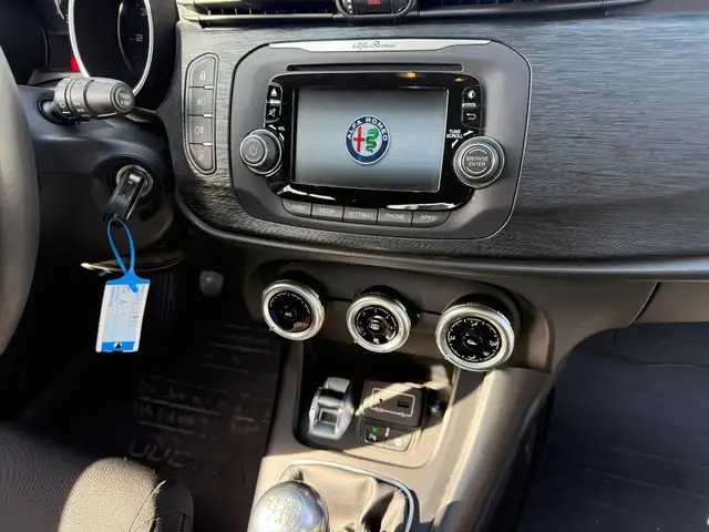 Alfa Romeo Giulietta view 9