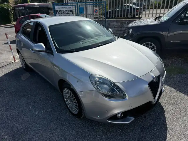 Alfa Romeo Giulietta view 5