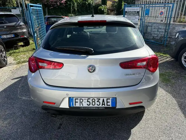 Alfa Romeo Giulietta view 3