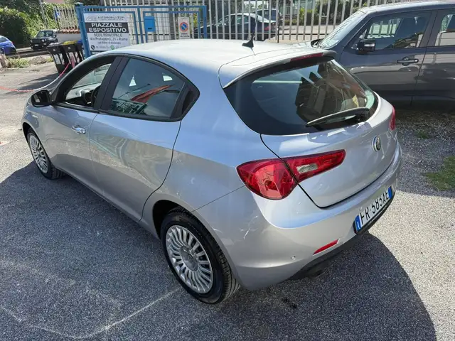 Alfa Romeo Giulietta view 2