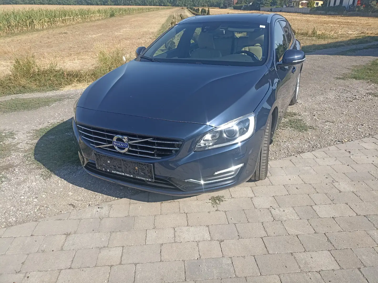 Volvo V60 D6 Plug-In-Hybrid AWD Geartronic Summum - 1