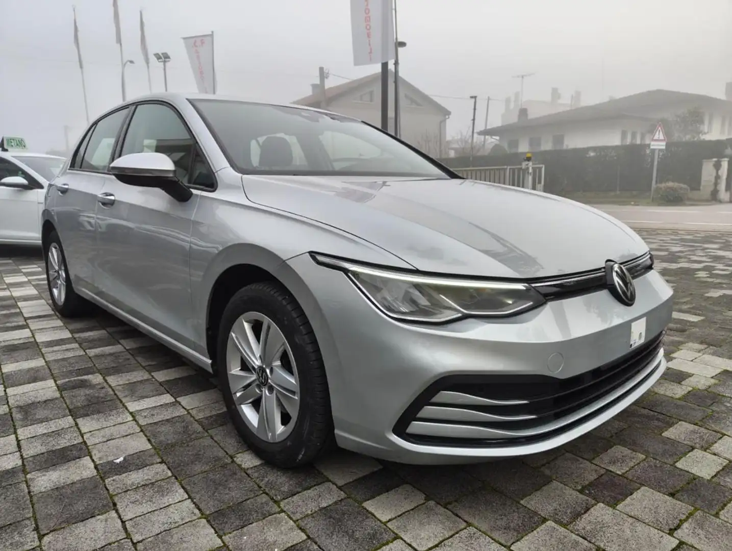 Volkswagen Golf 1.5 TGI DSG Life Grau - 2