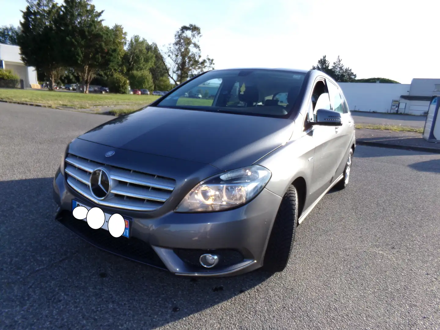 Mercedes-Benz B 180 Classe+B+180+BlueEFFICIENCY+Design Gris - 1