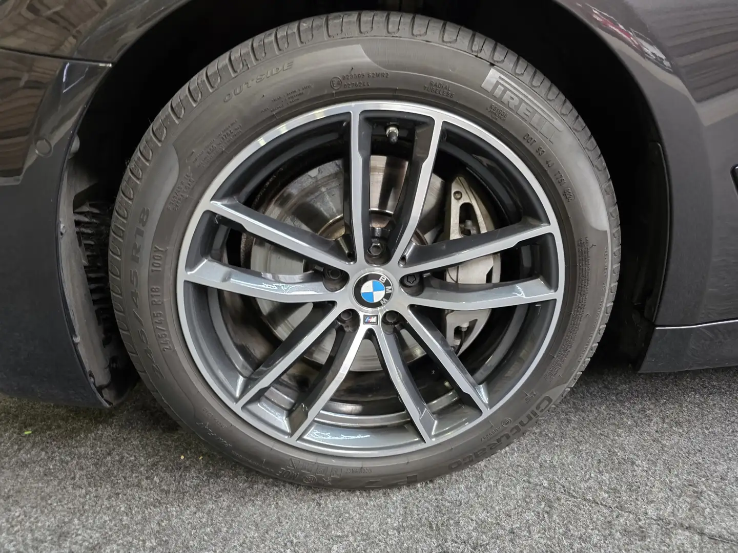 BMW 530 5-serie 530d Business Edition Plus M-Sport Laser L Grijs - 2