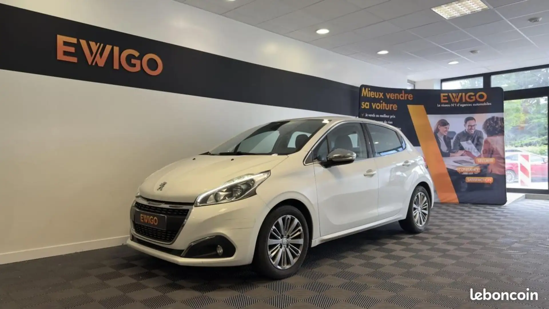 Peugeot 208 GENERATION-I 1.2 PURETECH 110ch ALLURE %2B ATTELAG Blanc - 2