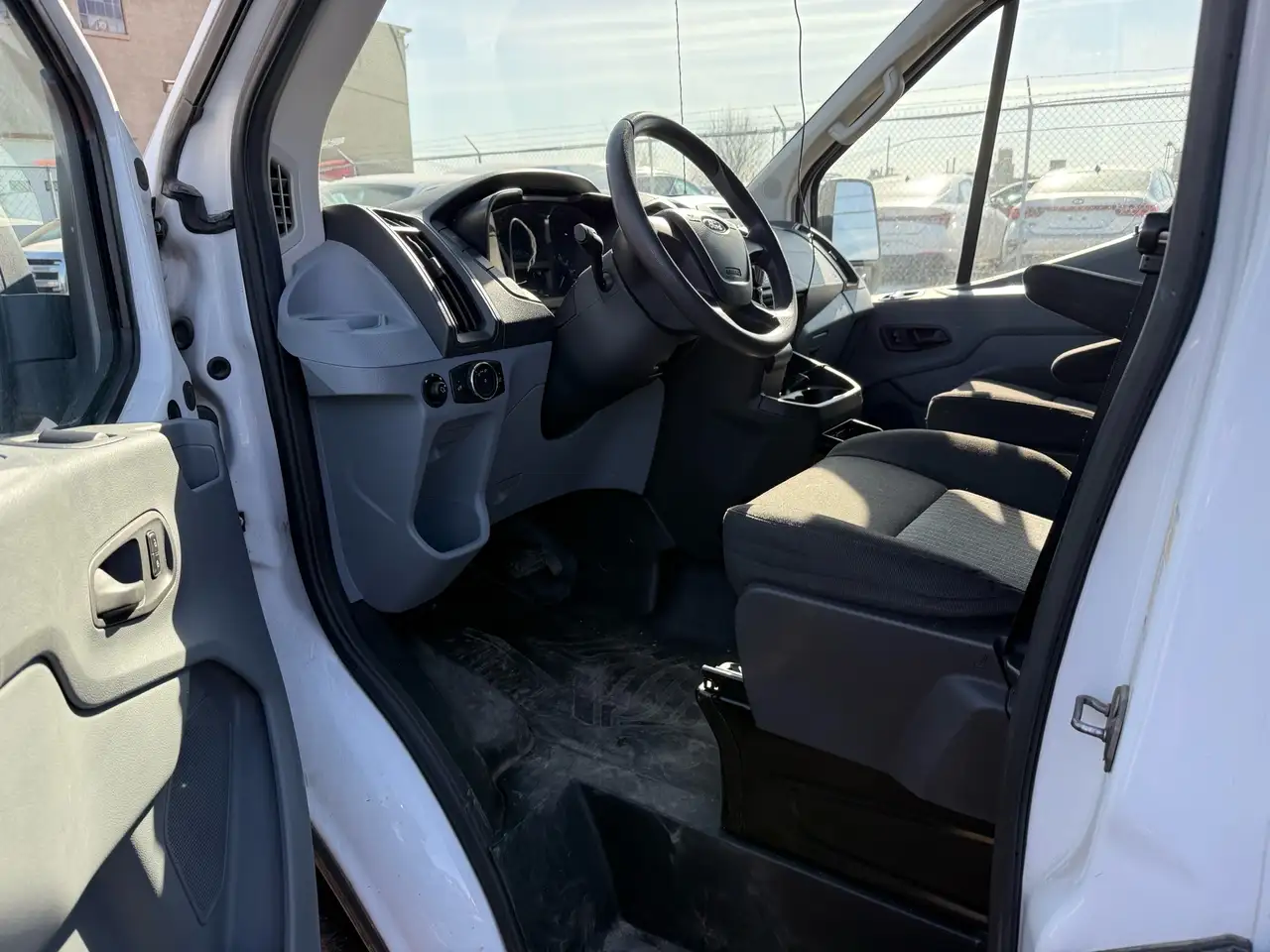 Ford Transit Cargo Van снимка Ford Transit Cargo Van