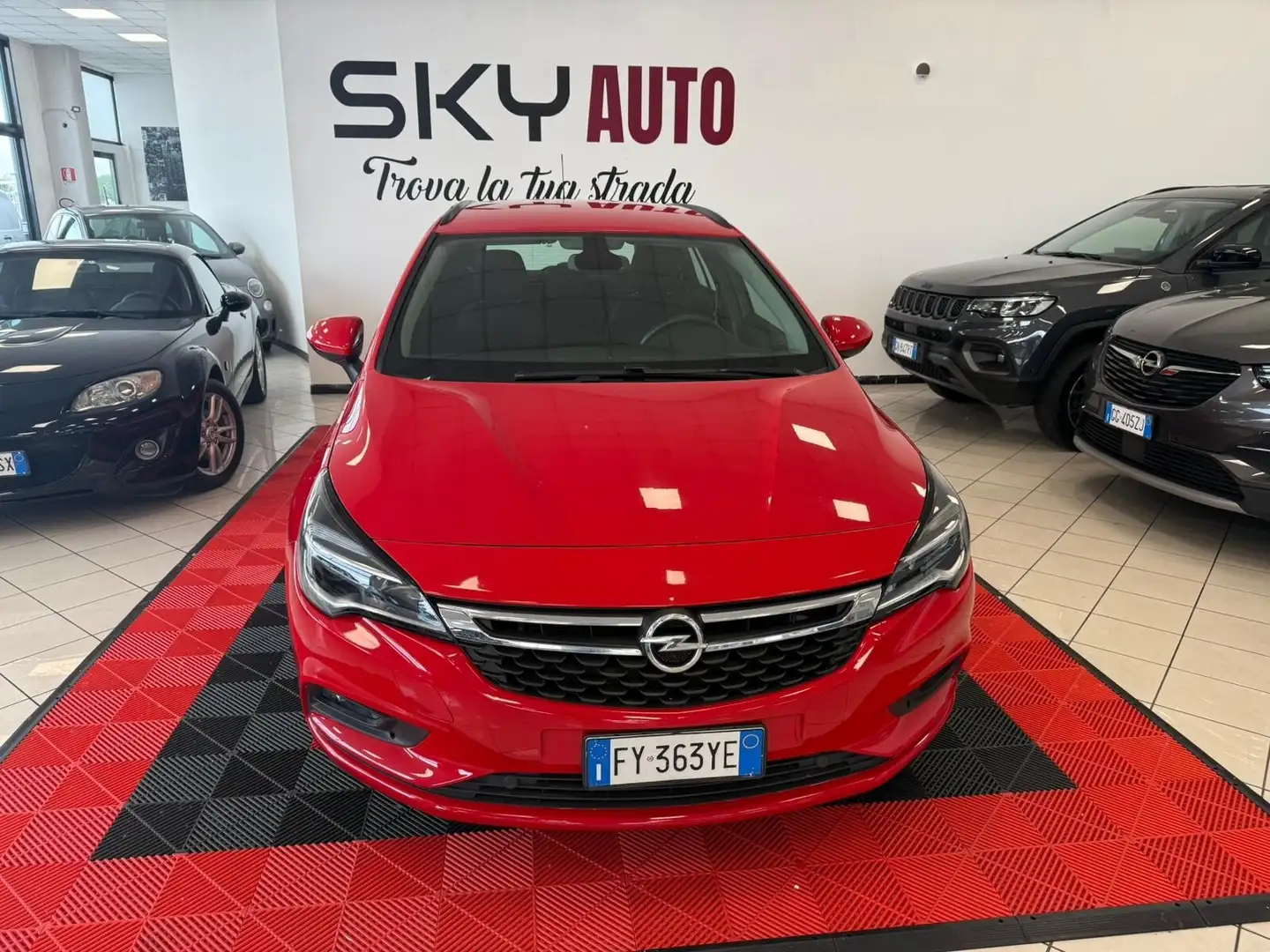 Opel Astra 1.6 CDTi 136CV aut. Sports Tourer Business Rojo - 2
