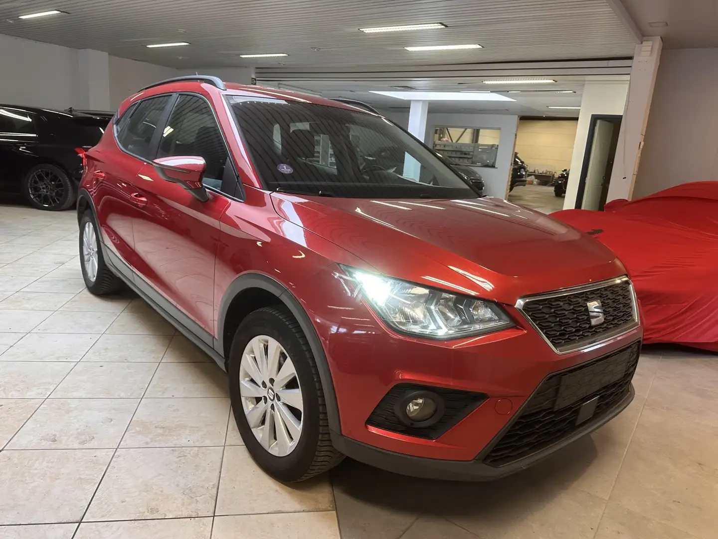 SEAT Arona 1.0 TGI CNG Style Rood - 2