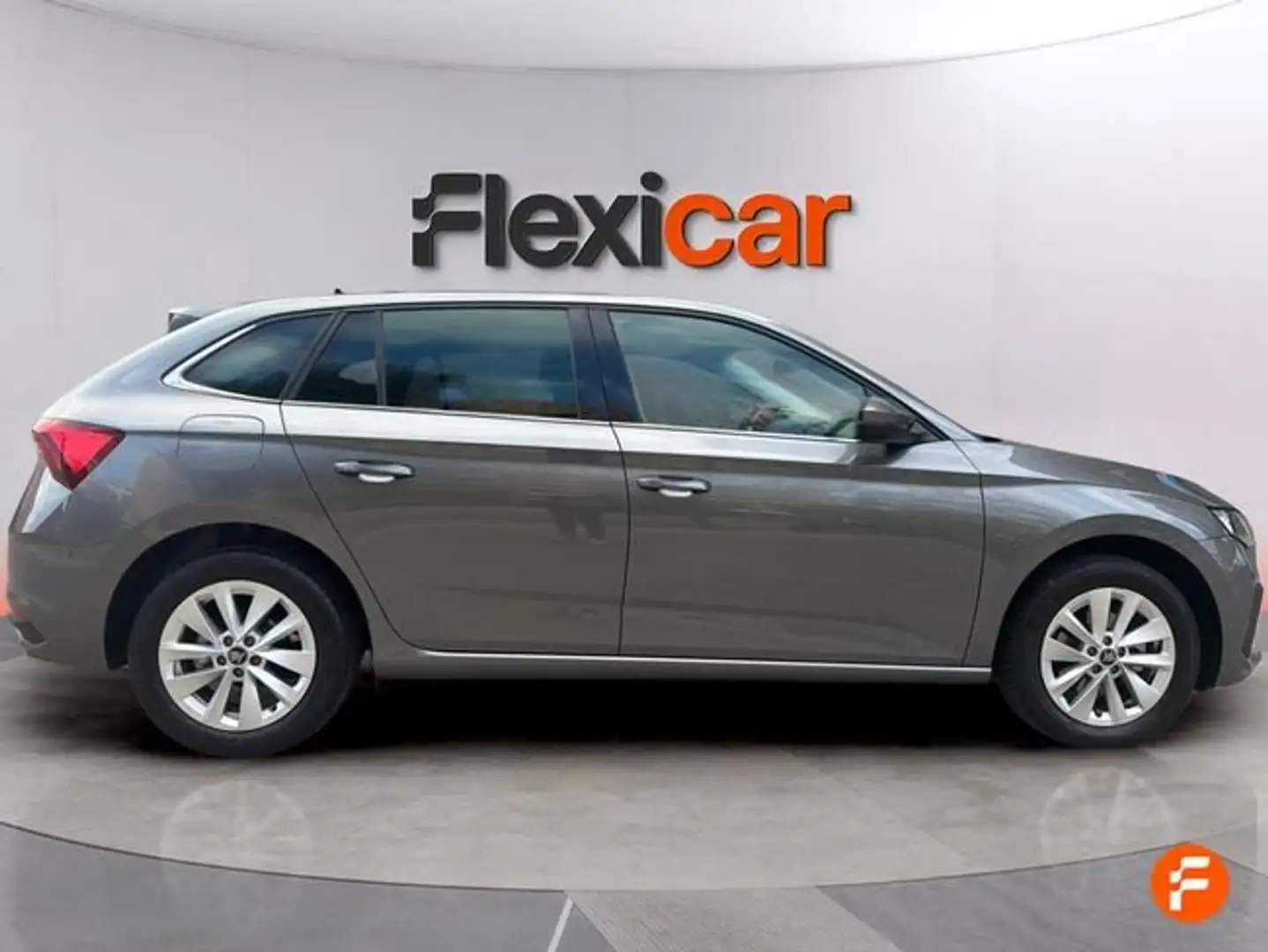 Skoda Scala 1.0 TSI Selection 85kW Gris - 2