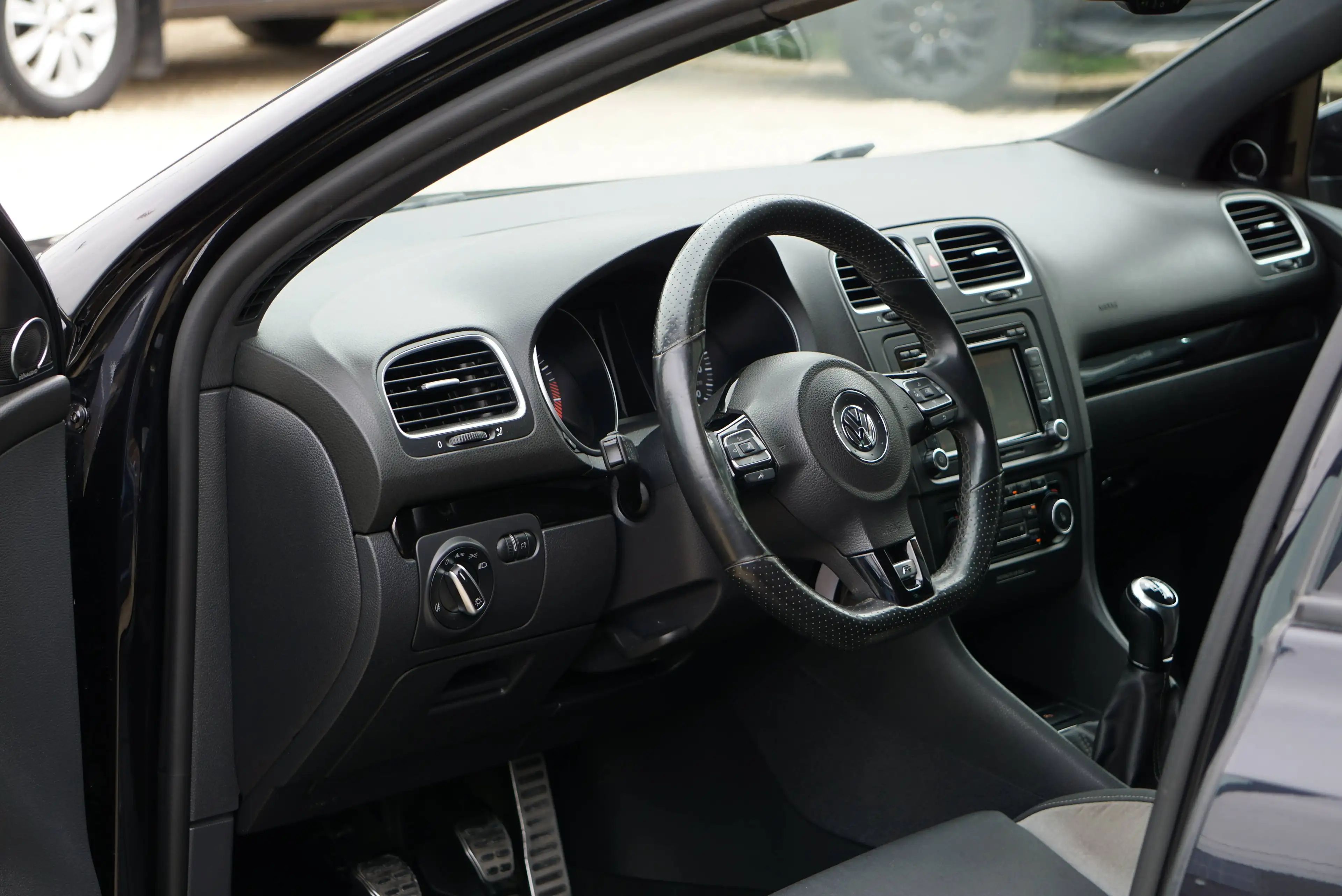Volkswagen Golf R 2.0 TSI 4Motion BI-XENON DYNAUDIO CLIMTRONIC CRUISE — photo 8